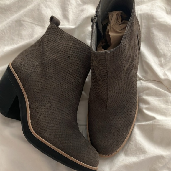 EILEEN FISHER Ozma bootie Size 9.5 - Picture 3 of 8